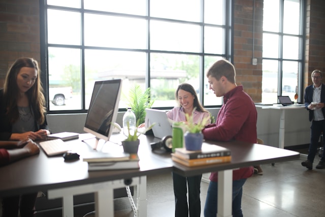 thestandingdesk-MRxUCF1CYsI-unsplash