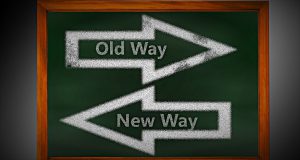 2 pijlen met tekst old way en new way