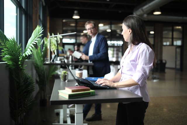 thestandingdesk-Wi0eOXdoVwo-unsplash