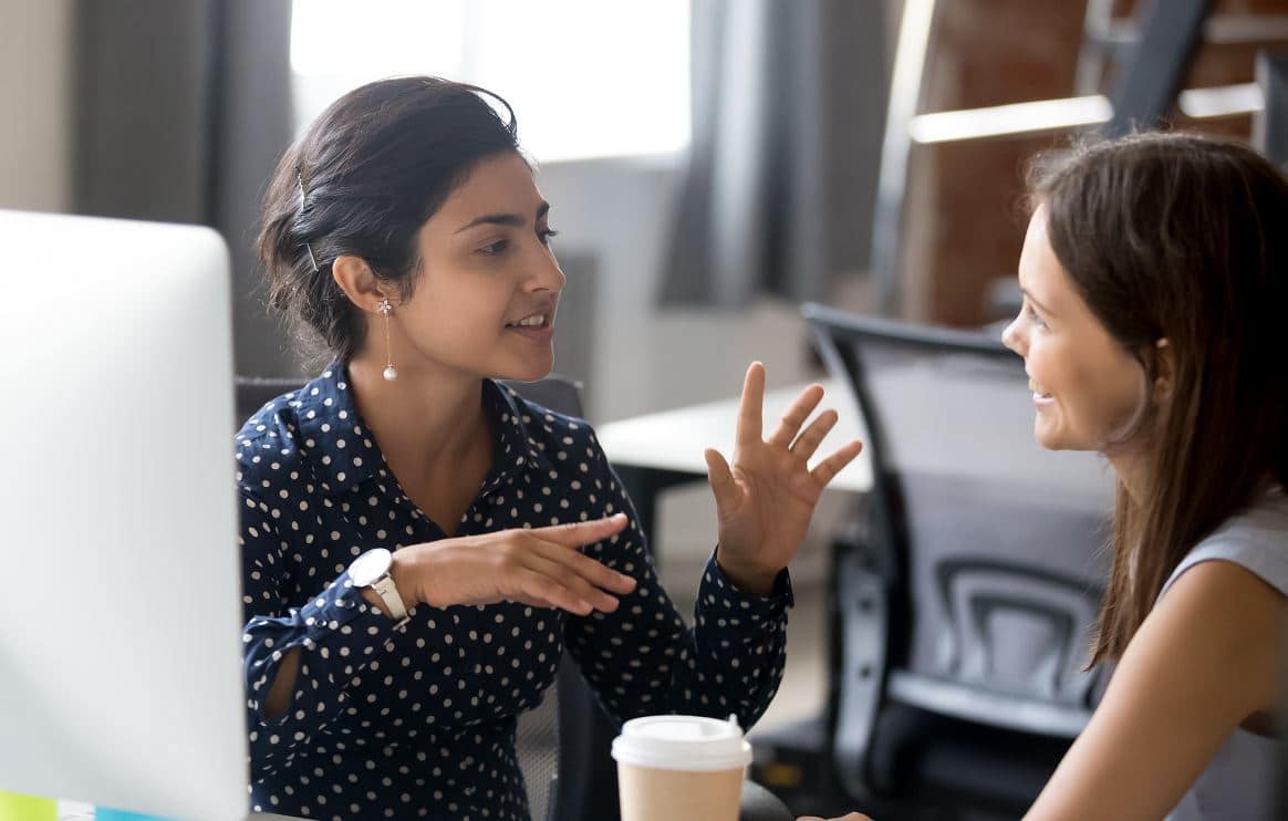 vrouwelijke-collegas-in-gesprek-min-5.jpg